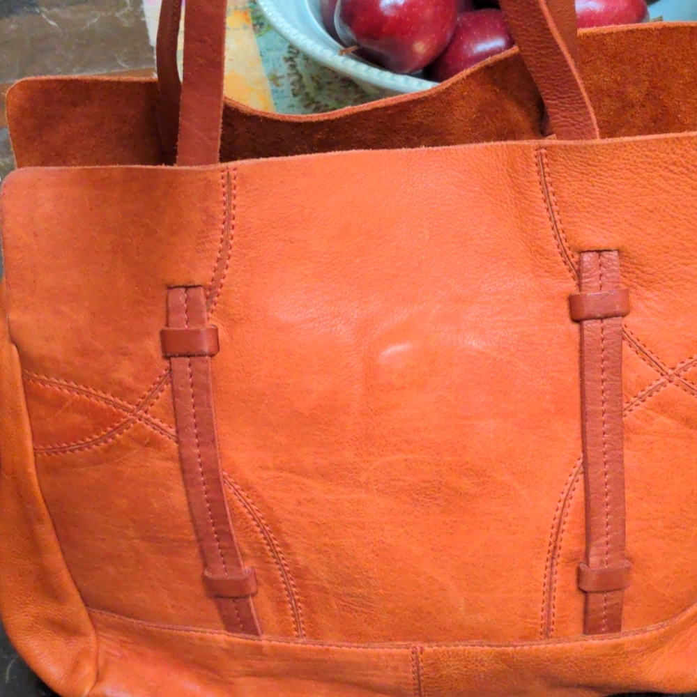 Handbag - Picture 2 of 9